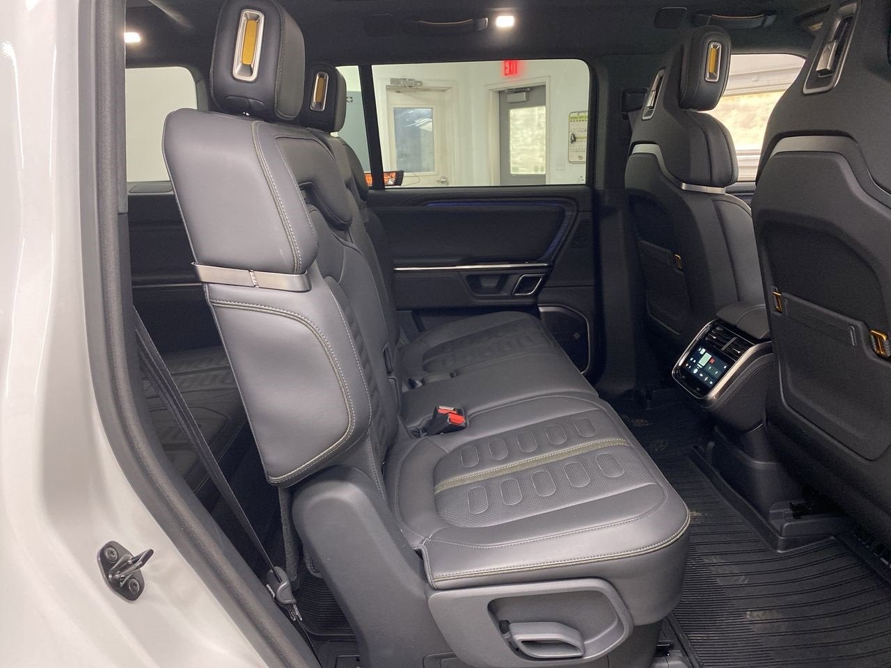 2023 RIVIAN R1S Adventure