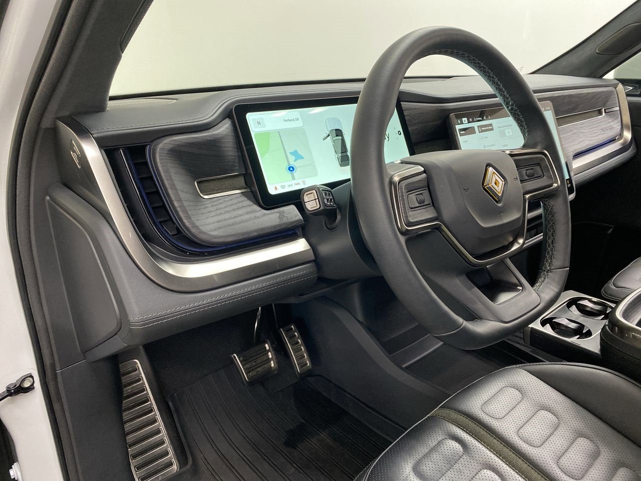 2023 RIVIAN R1S Adventure