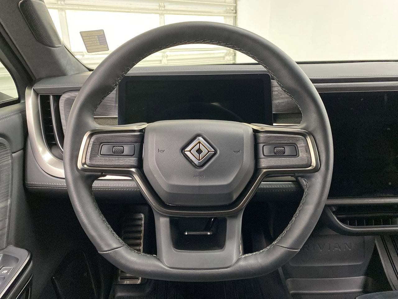 2023 RIVIAN R1S Adventure