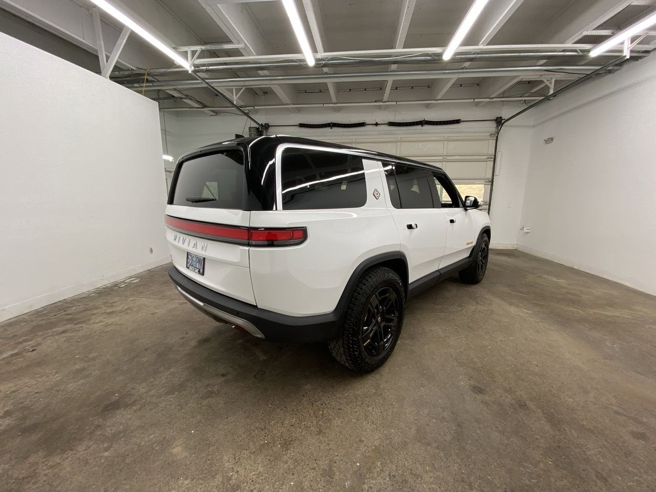 2023 RIVIAN R1S Adventure