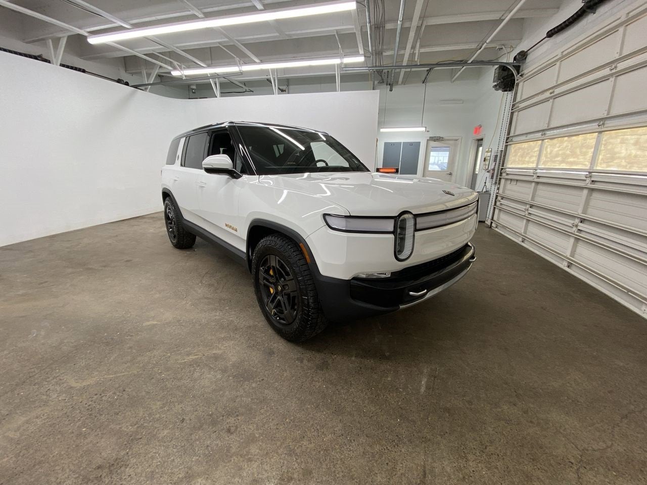 2023 RIVIAN R1S Adventure