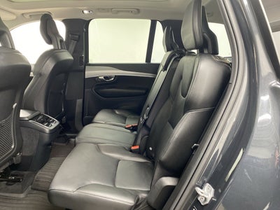2022 Volvo XC90 Momentum