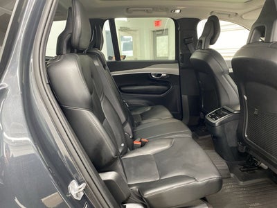 2022 Volvo XC90 Momentum