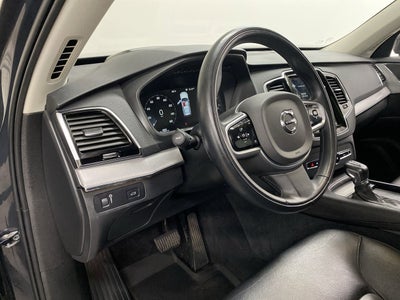 2022 Volvo XC90 Momentum