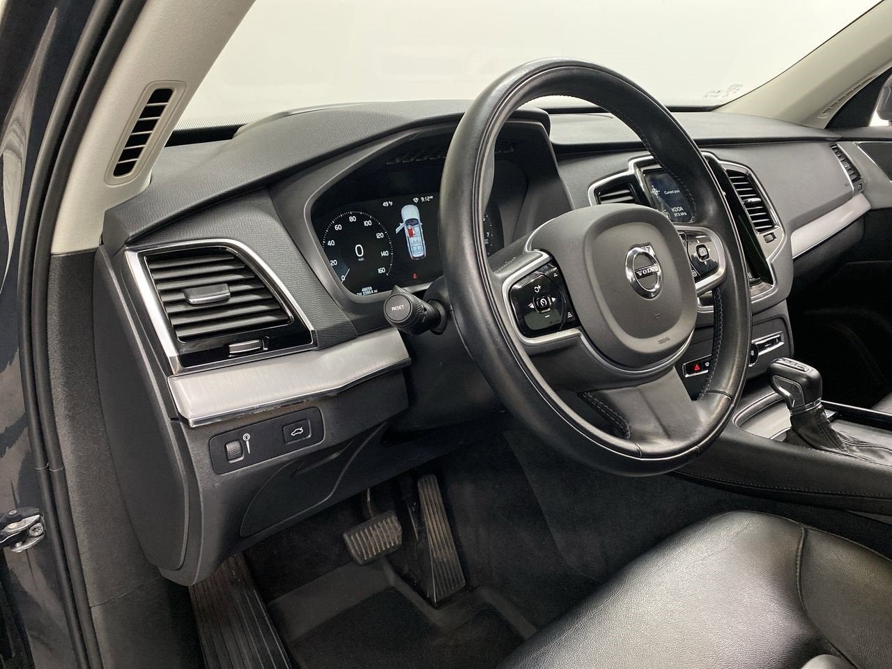 2022 Volvo XC90 Momentum