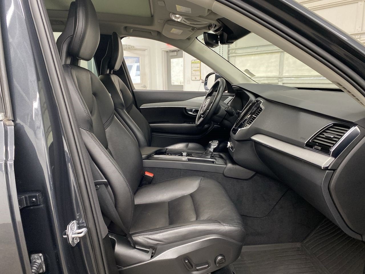 2022 Volvo XC90 Momentum