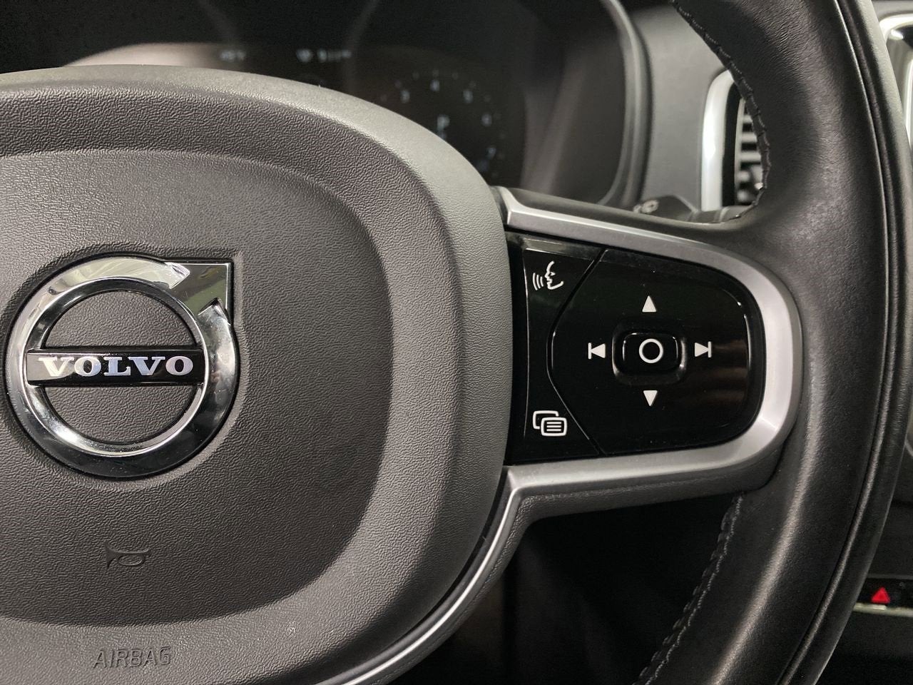 2022 Volvo XC90 Momentum