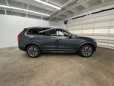 2022 Volvo XC90 Momentum