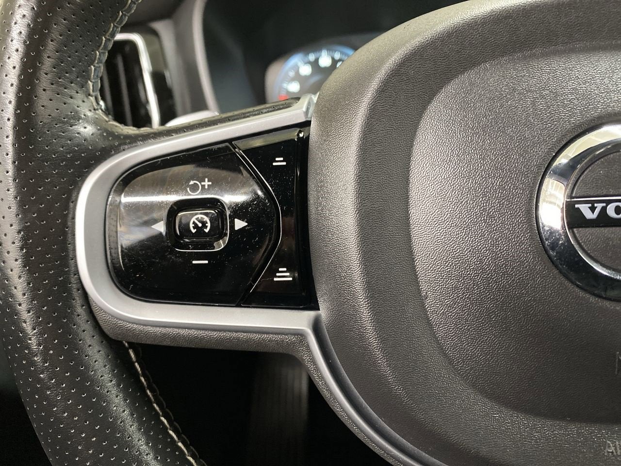 2019 Volvo XC60 R-Design